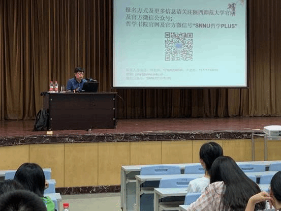 一張含有 室內, 桌, 個人 的圖片自動產生的描述